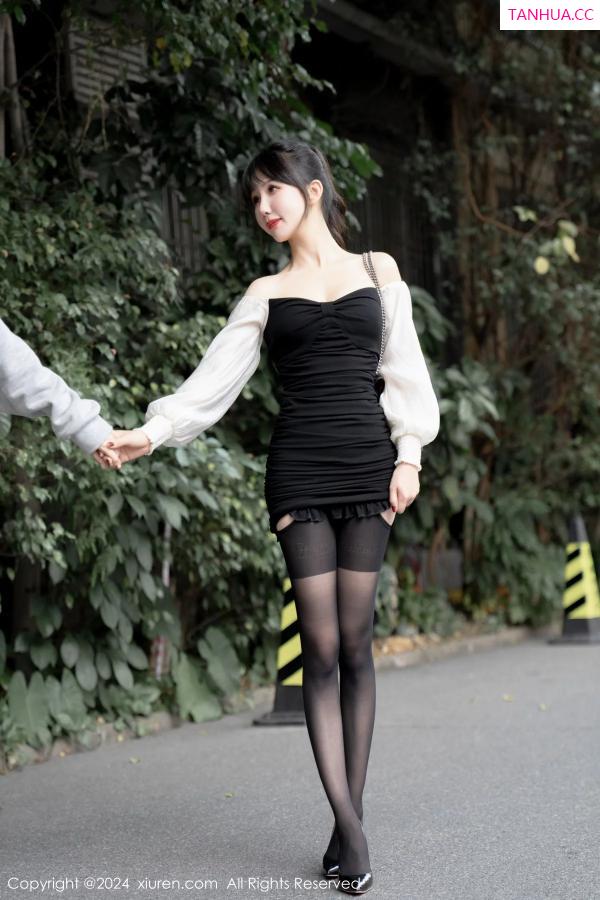波巧酱  [XiuRen]高清写真图 2024.01.09 No.7930 波巧酱 黑丝美臀第13张图片